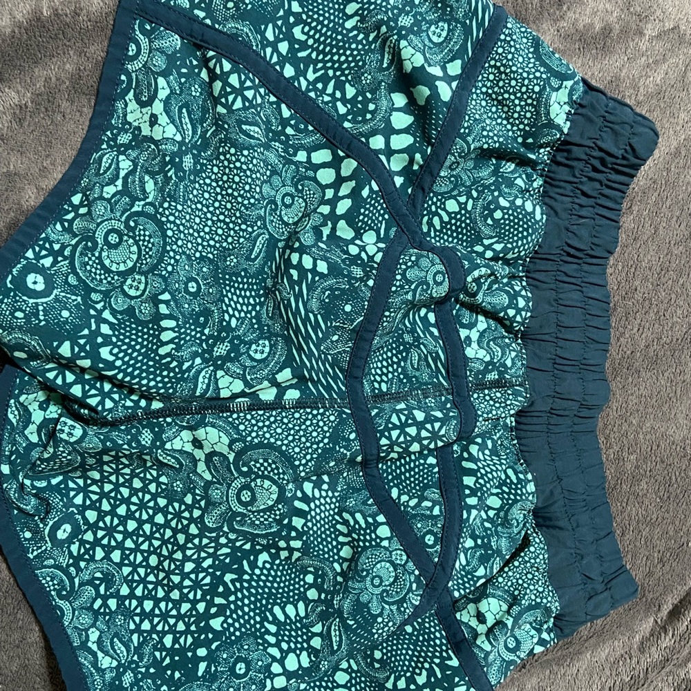 Lululemon Shorts Size 6